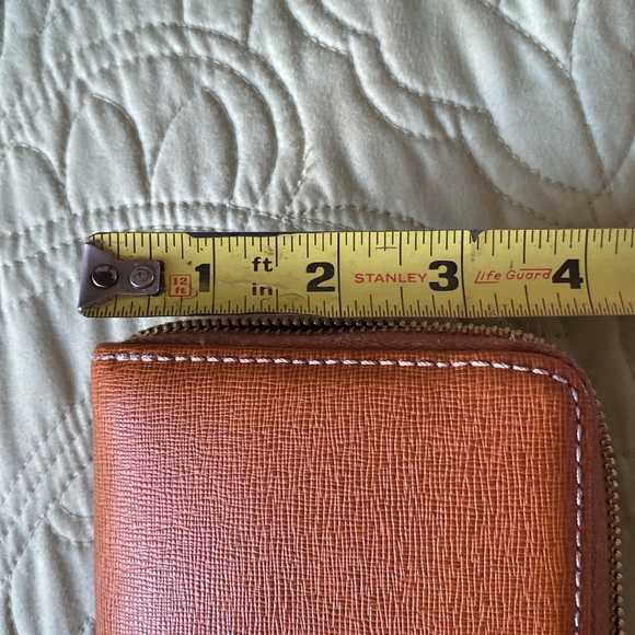 In excellent condition wallet. - Picture 9 of 10